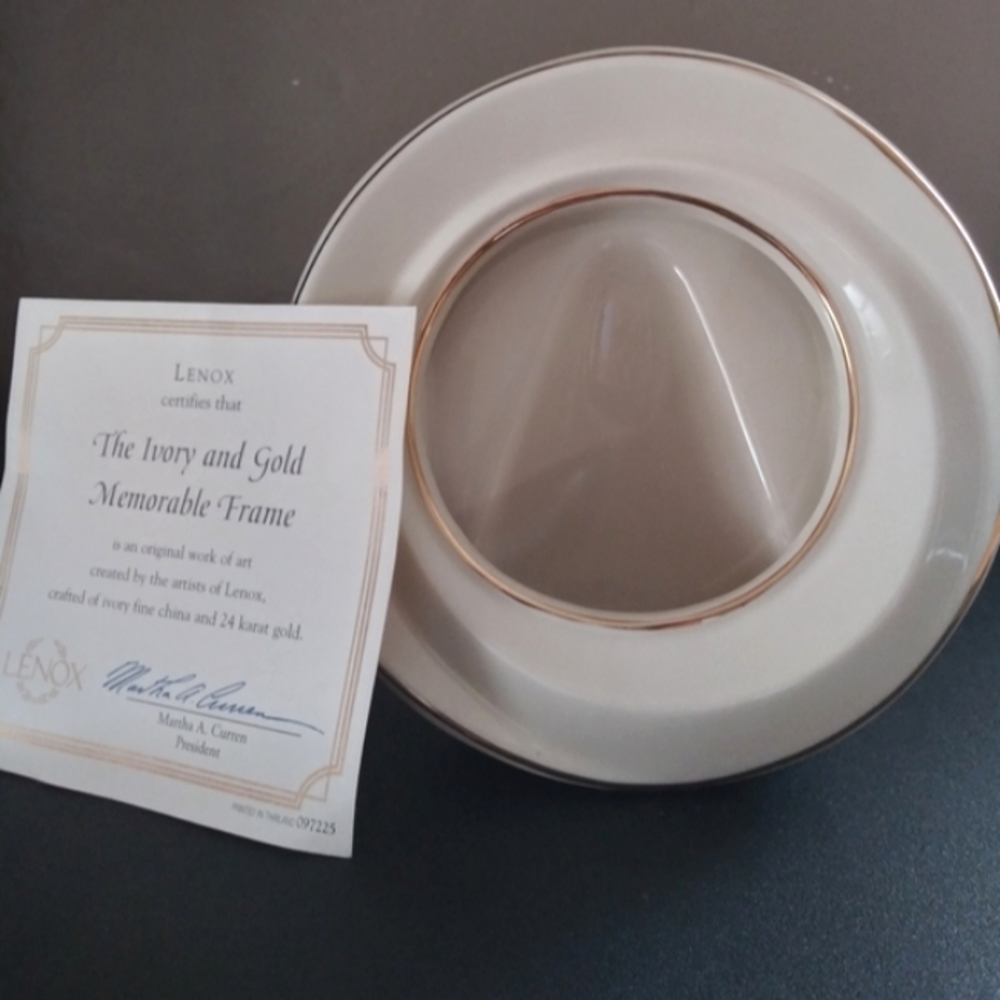 Lenox Ivory & Gold Memorable Frame